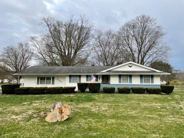 Property Photo: 2195 Sugar Grove SE Road OH 43130