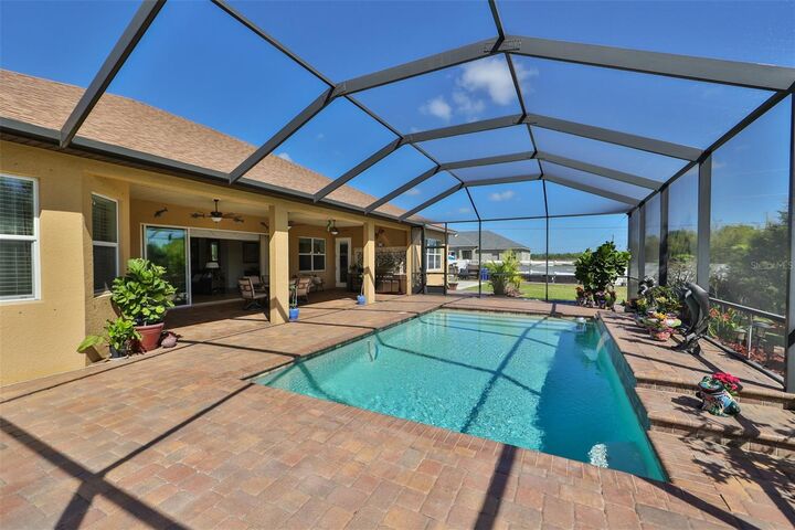 Property Photo: 2420 Crestview Road FL 33598