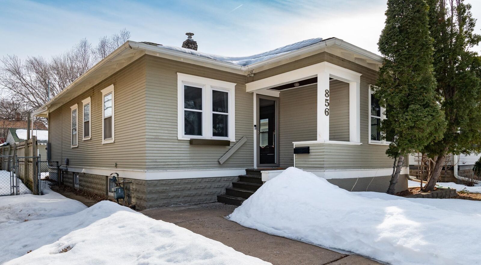 Property Photo:  856 Delaware Avenue  MN 55107 