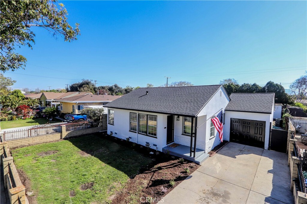 Property Photo:  2119 Cedar Street  CA 92707 