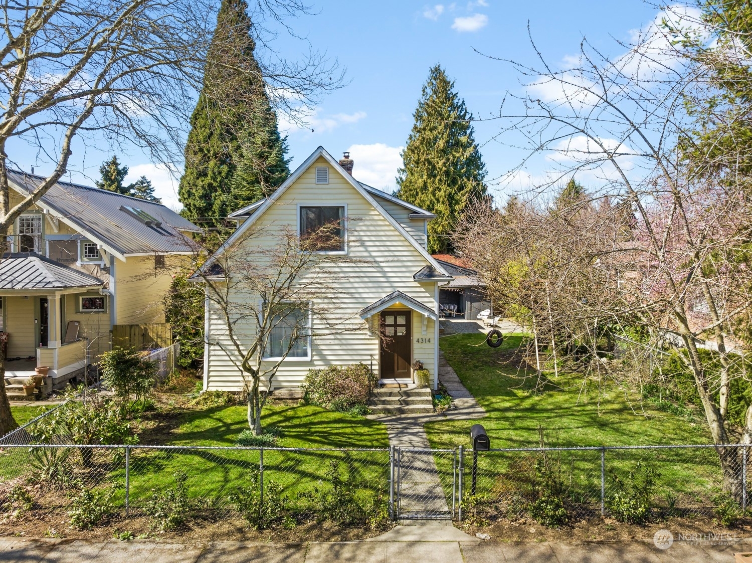 Property Photo: 4314 S Yakima Avenue WA 98418