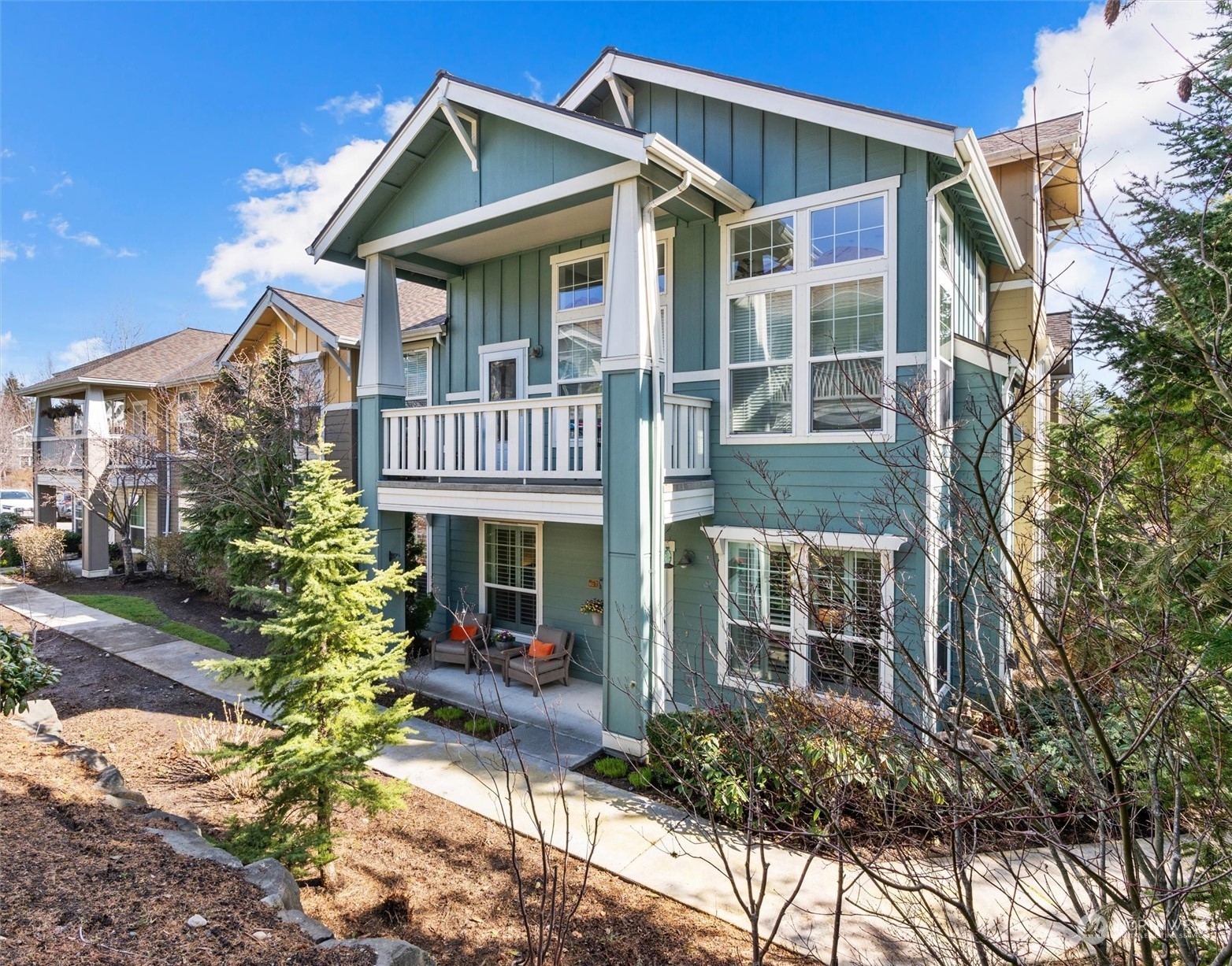 Property Photo:  7711 Fairway Avenue SE 102  WA 98065 