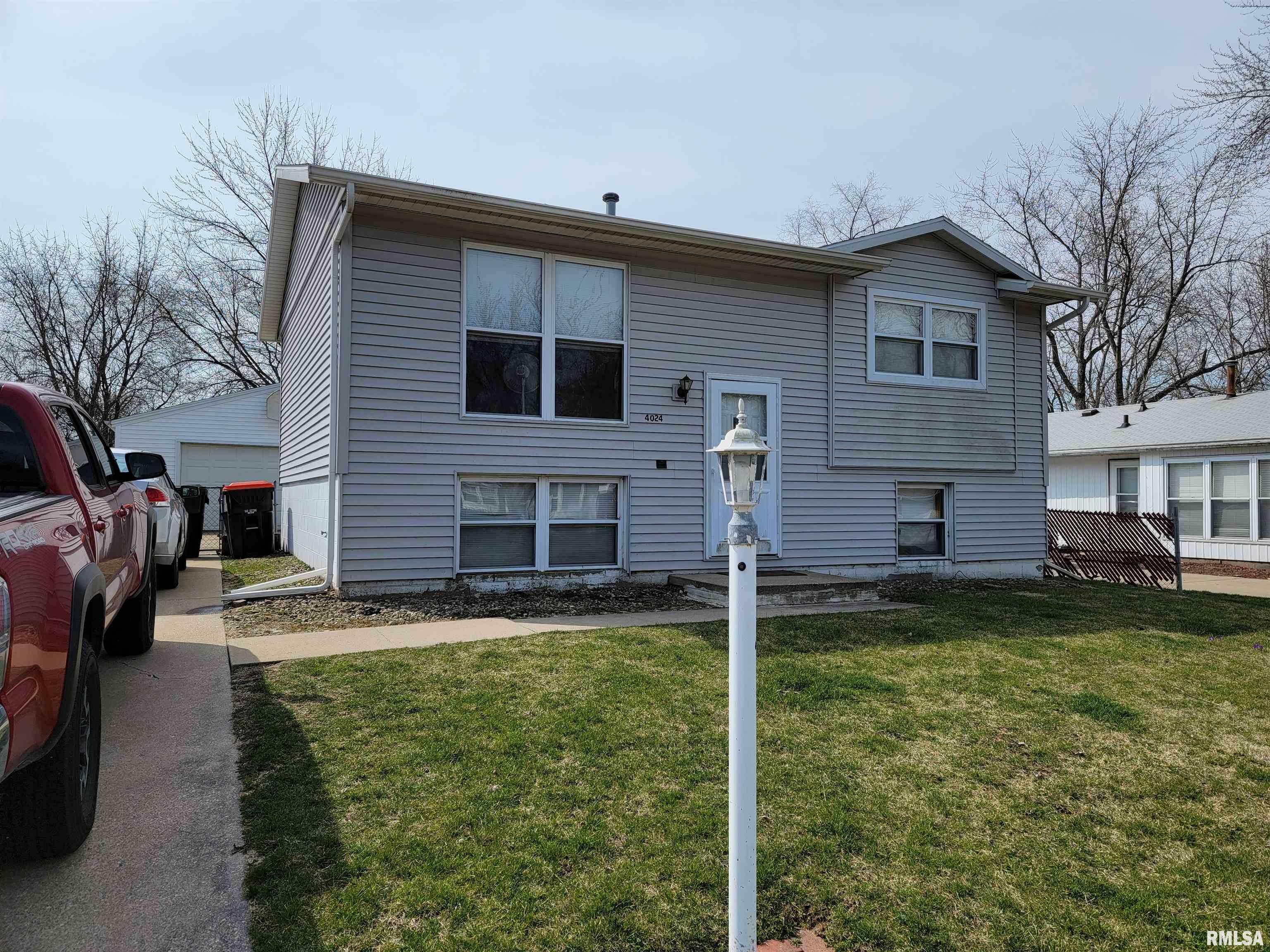 4024 W Courtland Street  Peoria IL 61615 photo