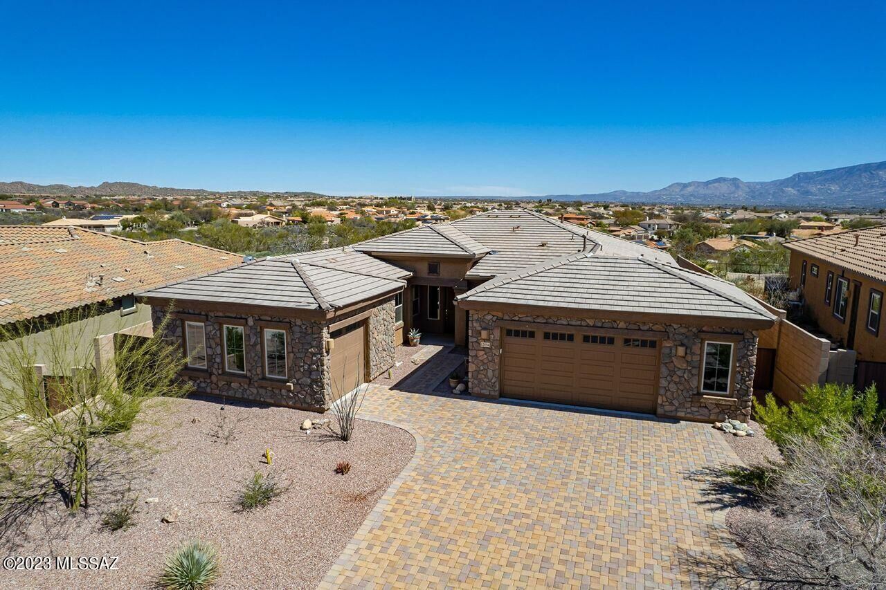 Property Photo: 12894 N Eagles Summit Drive AZ 85755