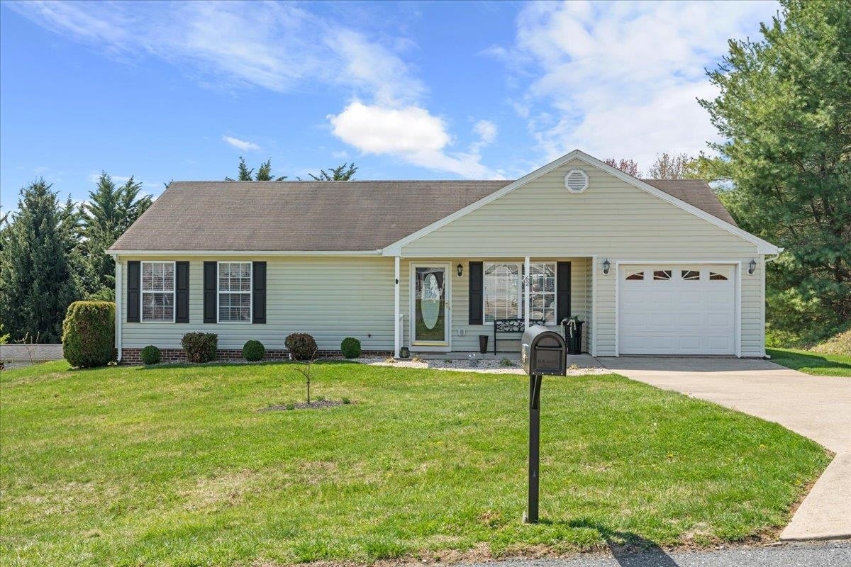 62 Harrogate Dr  Fishersville VA 22939 photo