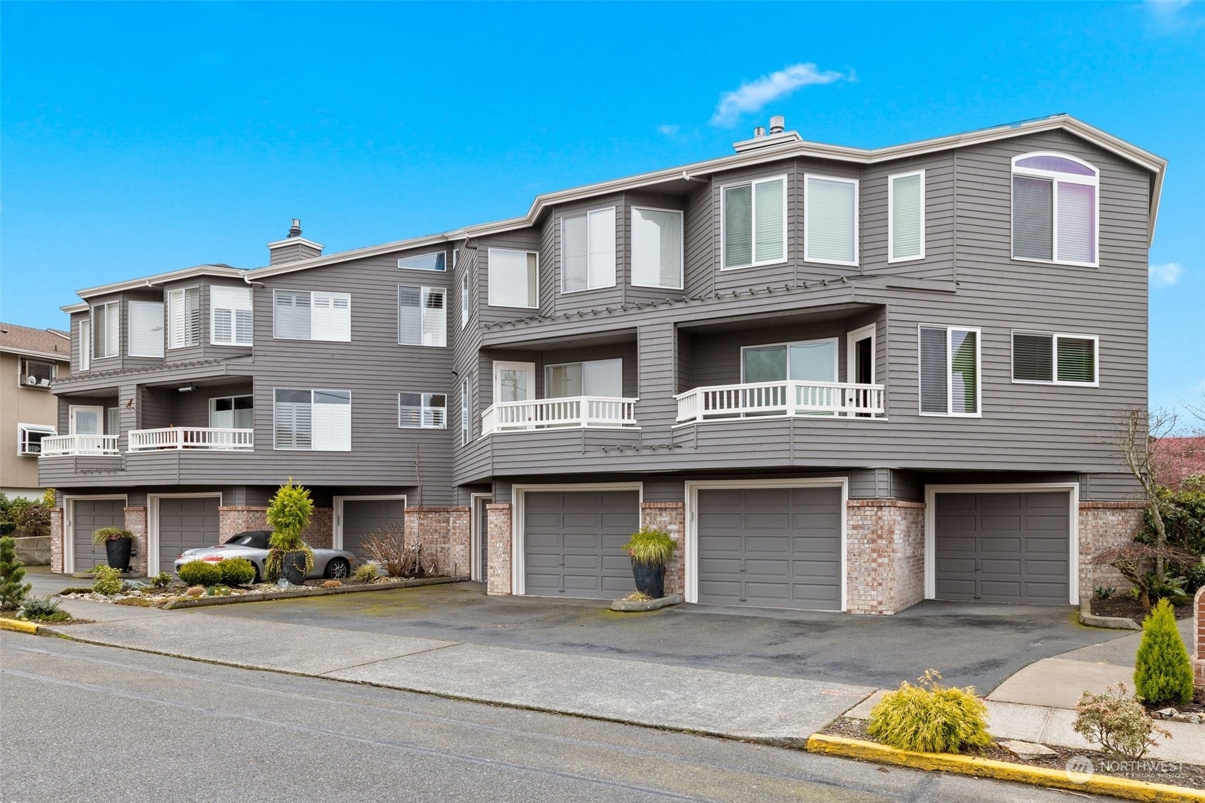 Property Photo: 610 Daley Street B WA 98020