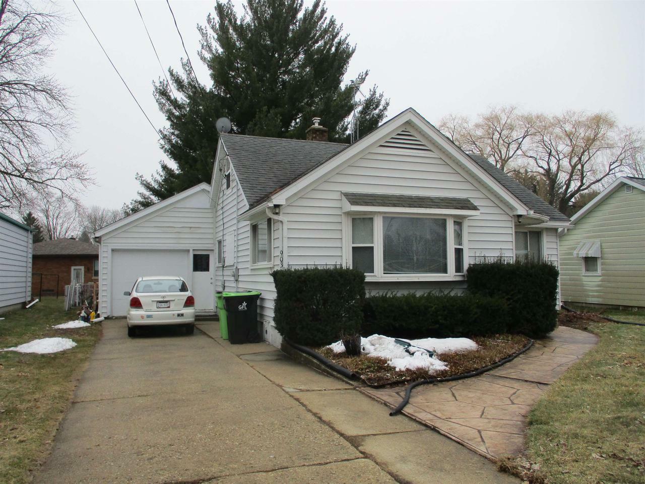 Property Photo:  903 West Burnett St  WI 53916 