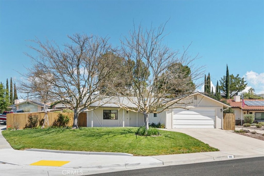 Property Photo:  920 Player Lane  CA 93446 