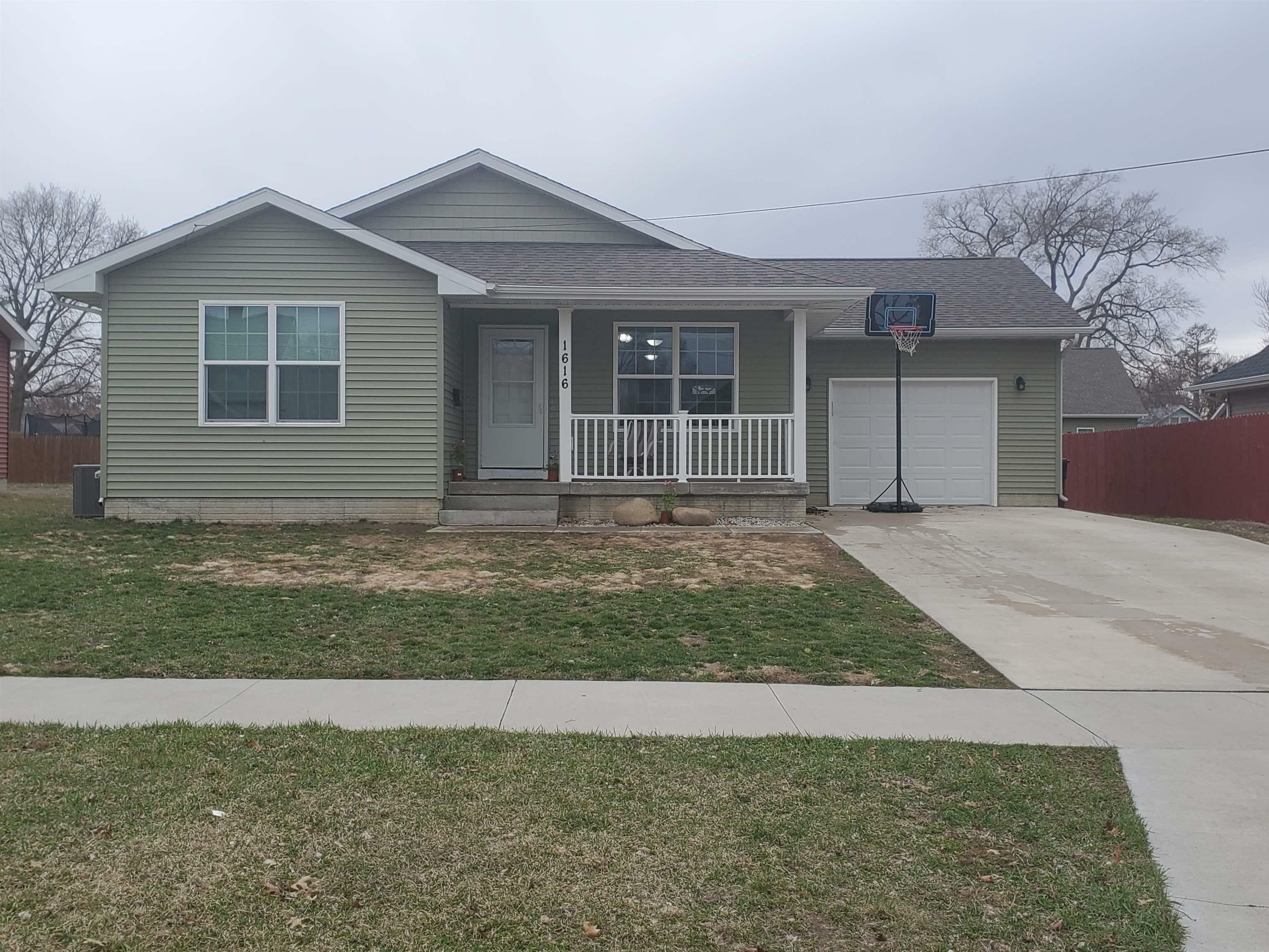 Property Photo:  1616 W 6 Street  IA 50702 