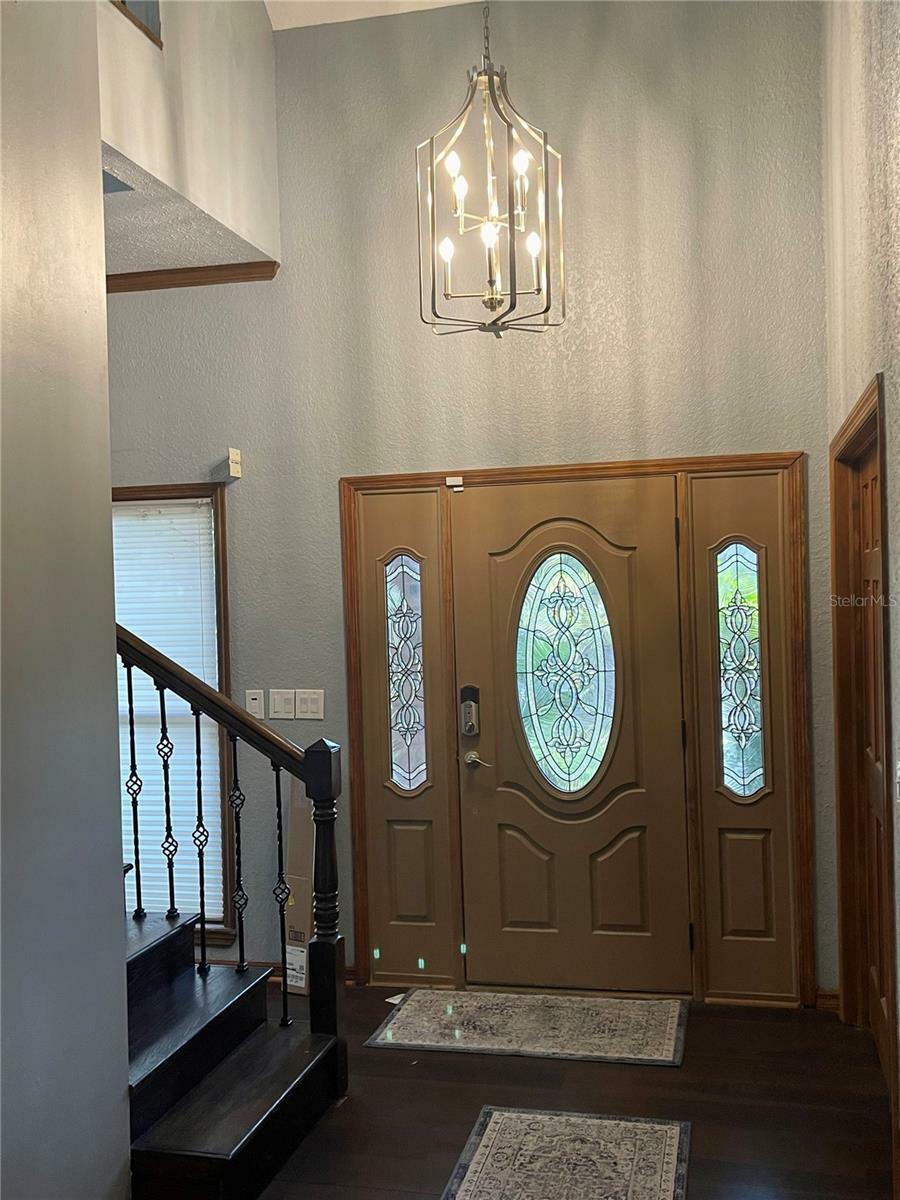 Property Photo: 1202 W Pinedale Drive FL 33563