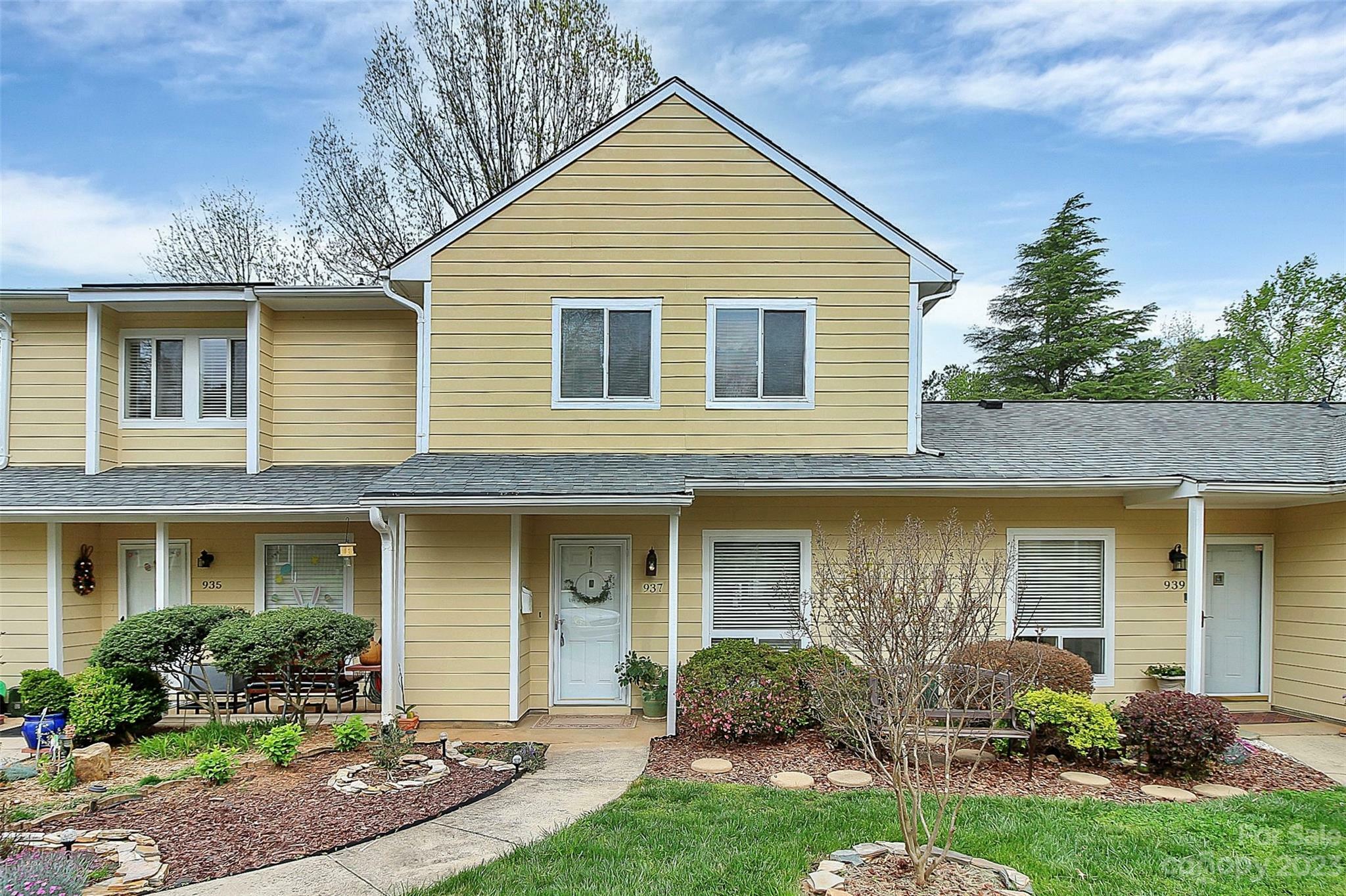 Property Photo: 937 Sardis Cove Drive NC 28270