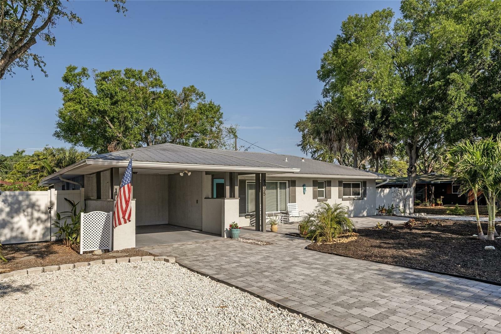 Property Photo:  5035 Stevens Drive  FL 34234 