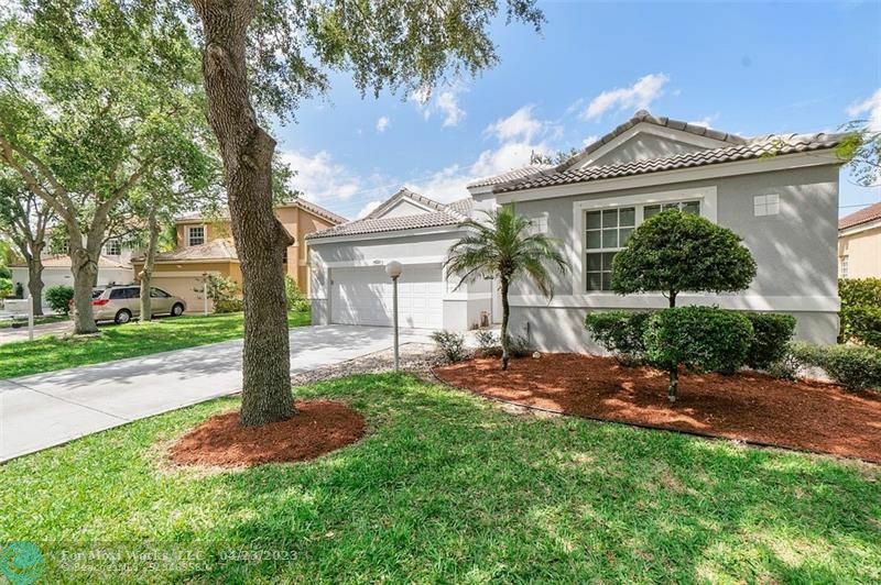 Property Photo:  6841 NW 81st Ct  FL 33067 