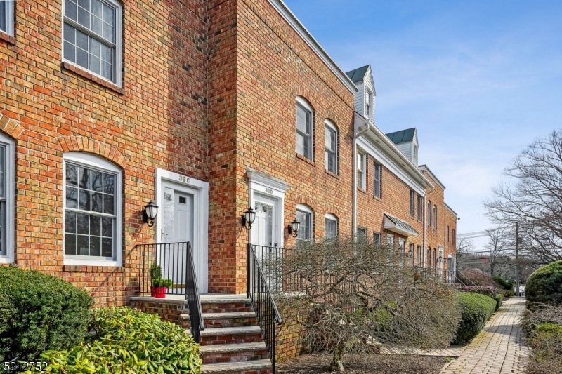 Property Photo:  42 Elm St Unit 38D  NJ 07901 