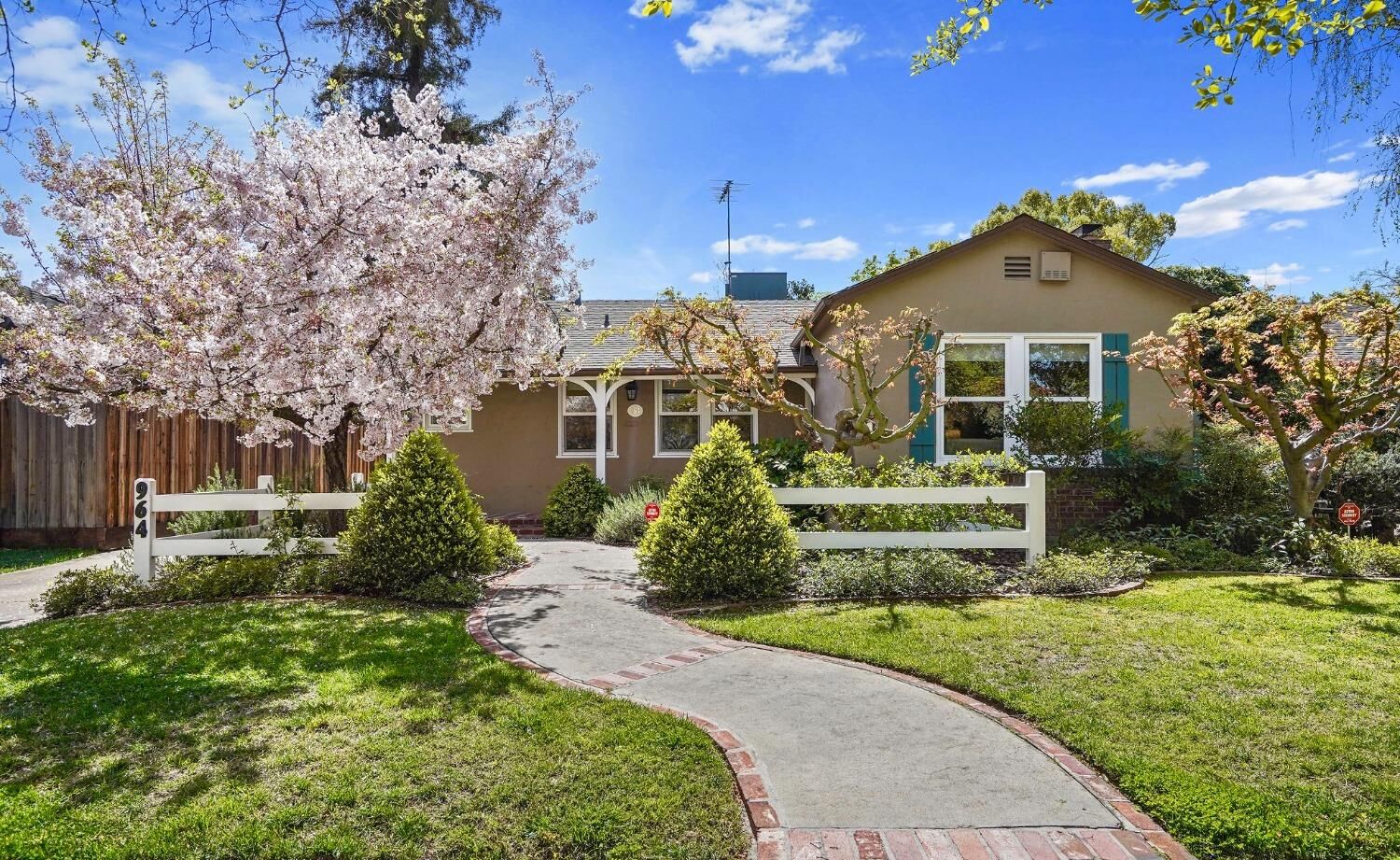 Property Photo:  964 4th Avenue  CA 95818 