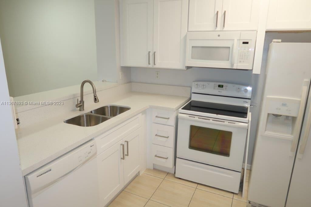 Property Photo: 350 SW 121st Ter FL 33025