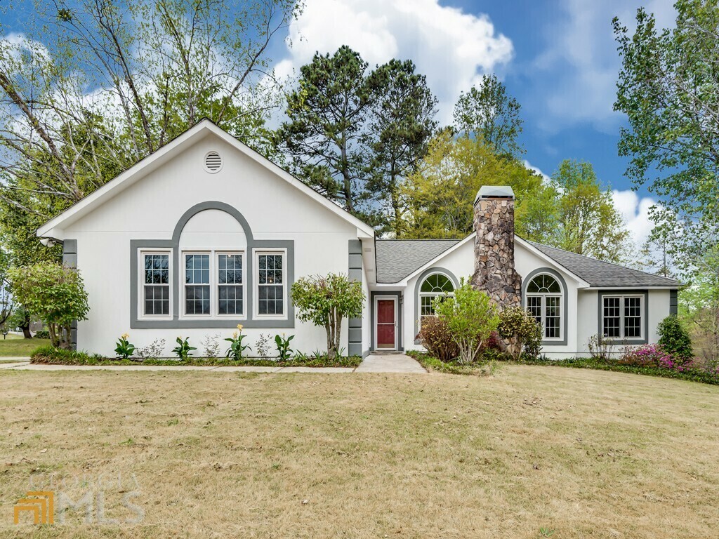 Property Photo:  3030 Lakecrest Drive  GA 30019 