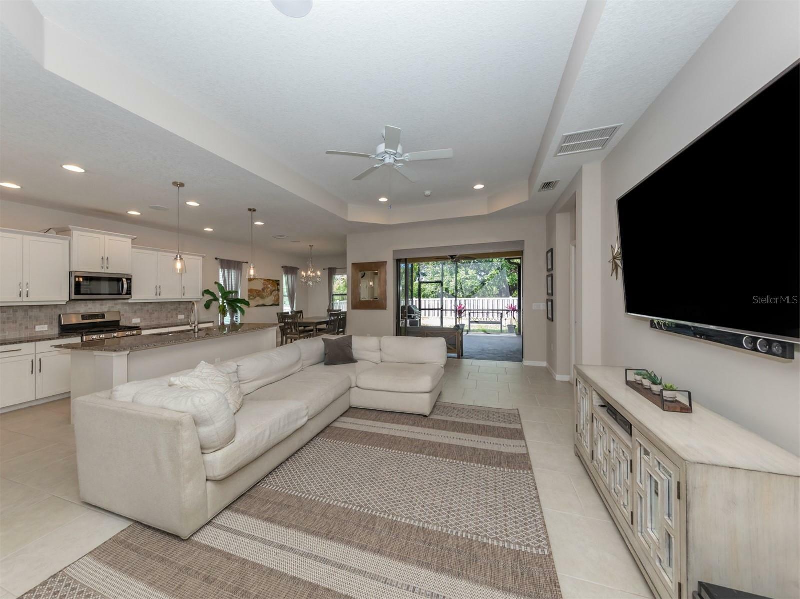 Property Photo: 323 Cassano Drive FL 34275