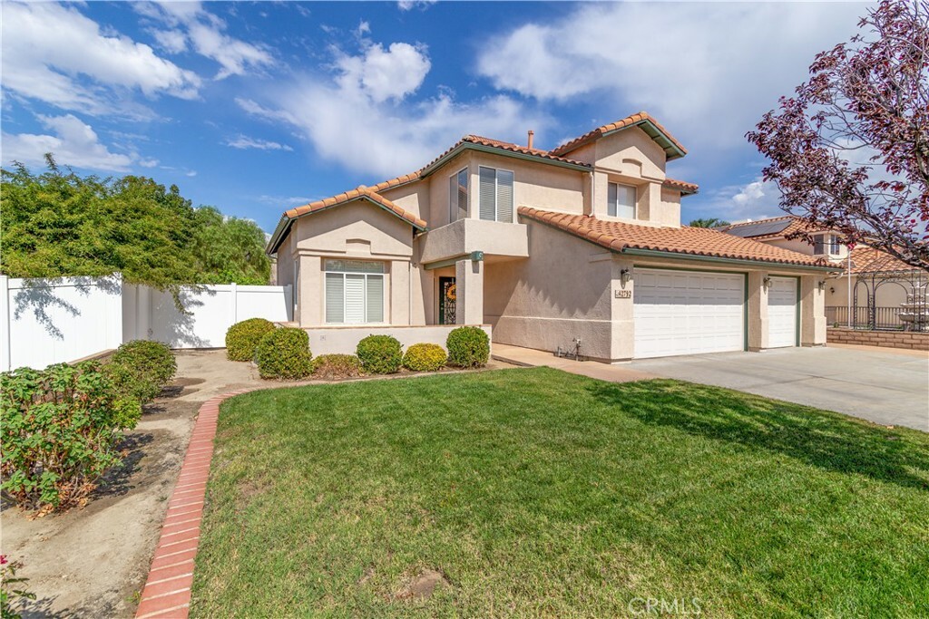 Property Photo: 42792 Avenida Tigre CA 92544