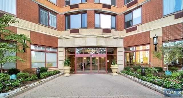 Property Photo:  100 Old Palisade Road 1401  NJ 07024 