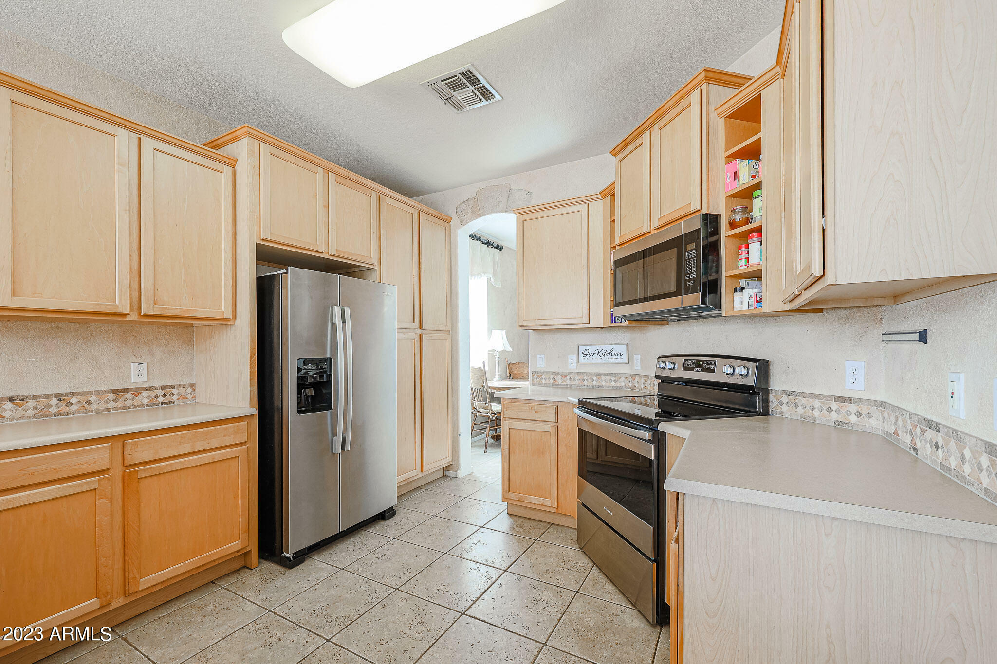 Property Photo:  1550 W Saint Kateri Drive  AZ 85041 