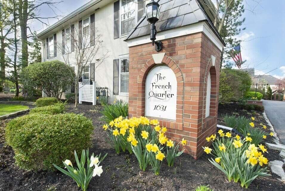 Property Photo:  1631 Roxbury Road  OH 43212 