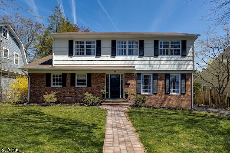 Property Photo: 584 N Chestnut St NJ 07090