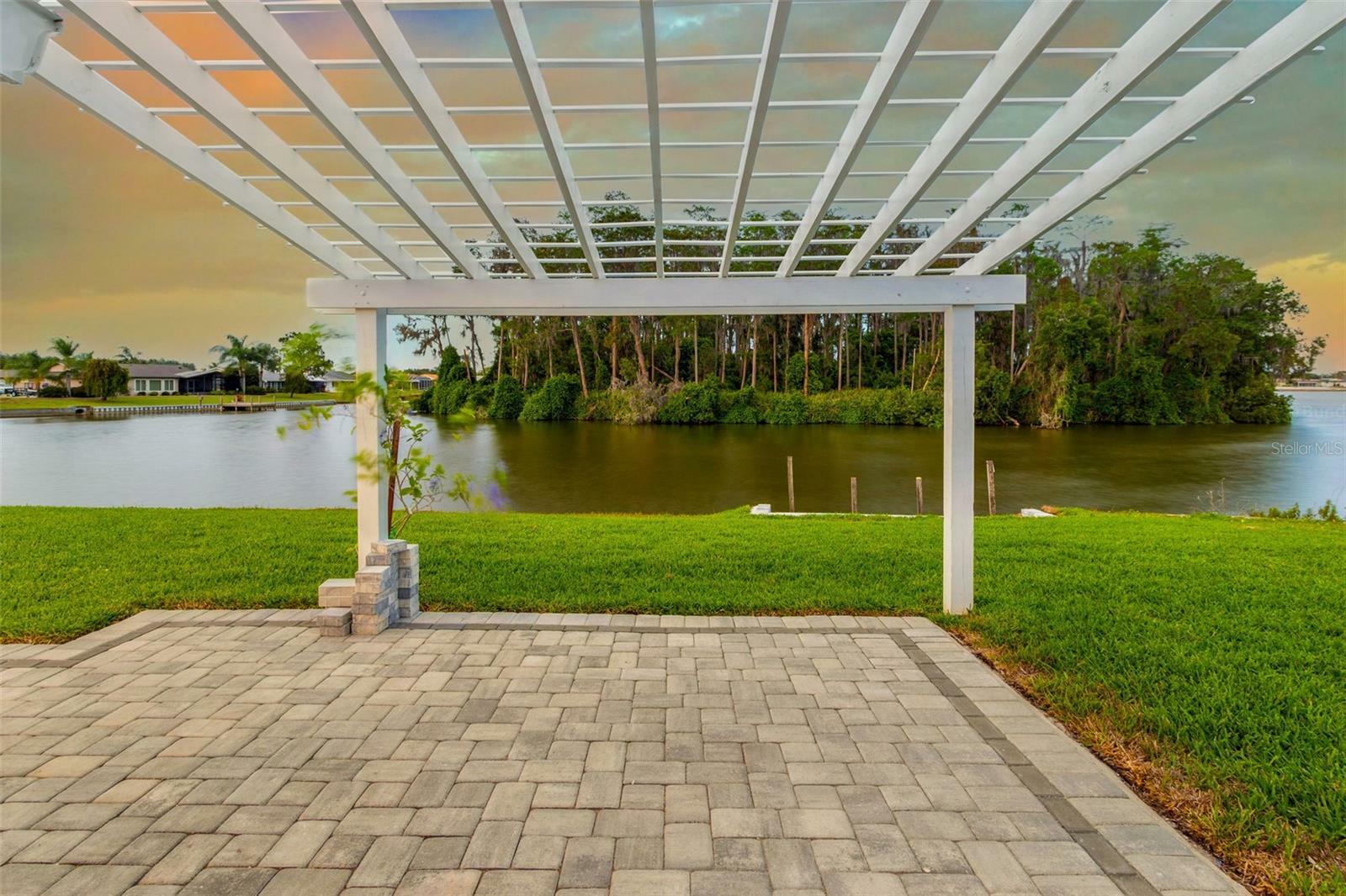 Property Photo:  1417 Seton Hall Drive  FL 33573 