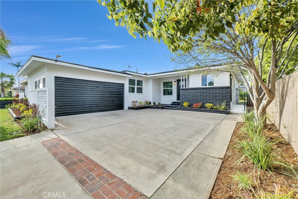 Property Photo:  810 W E Street  CA 91762 