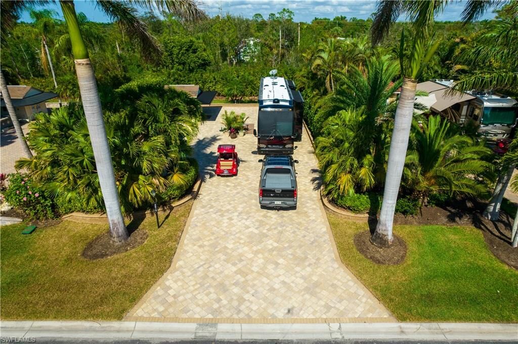 Property Photo:  4810 Southern Breeze Dr 38  FL 34114 