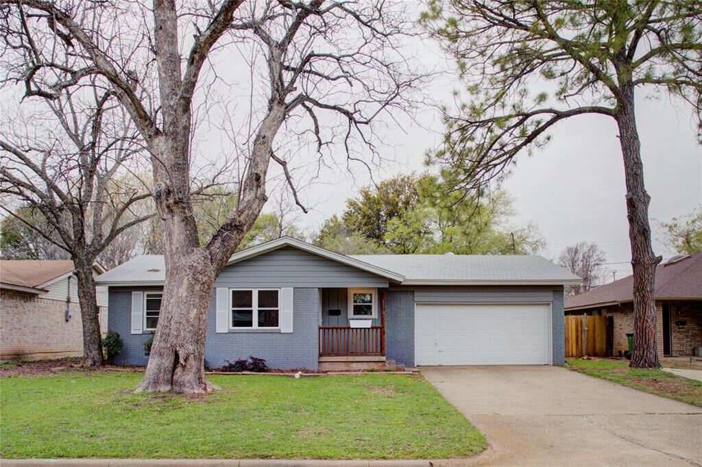 Property Photo:  1110 Hollis Street  TX 76013 
