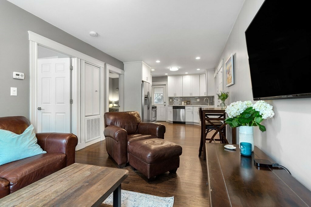 Property Photo:  182 W 9th Street Apt 1  MA 02127 