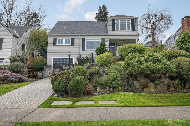 Property Photo: 5027 Ivanhoe Place NE WA 98105