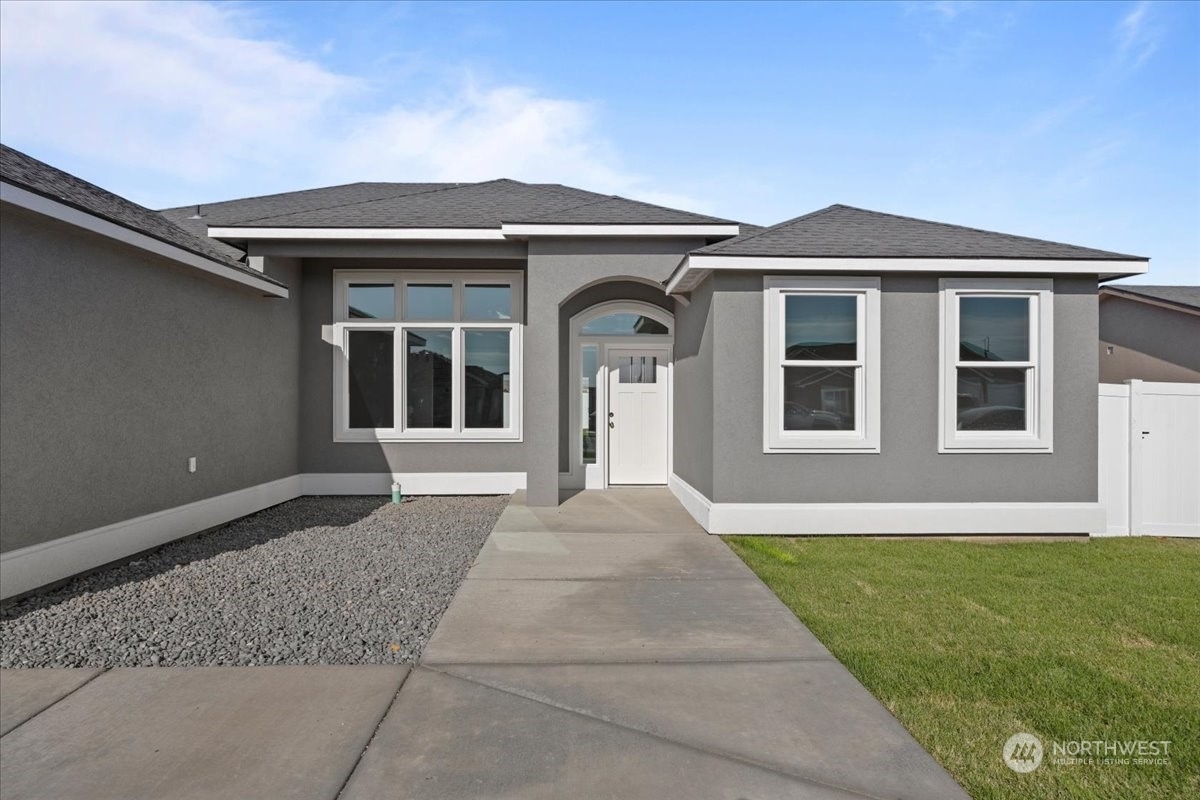 Property Photo: 927 P Street SW WA 98848