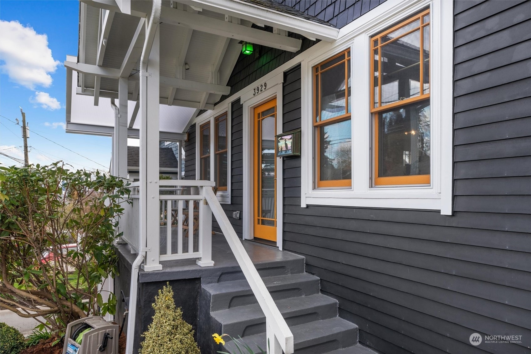 Property Photo:  3929 Ashworth Avenue N  WA 98103 