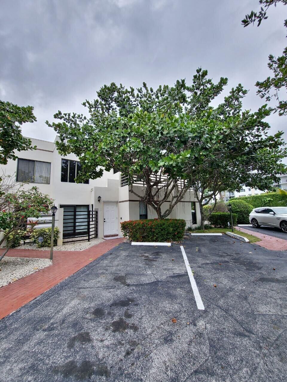 Property Photo:  541 N Ocean Boulevard 5610  FL 33432 