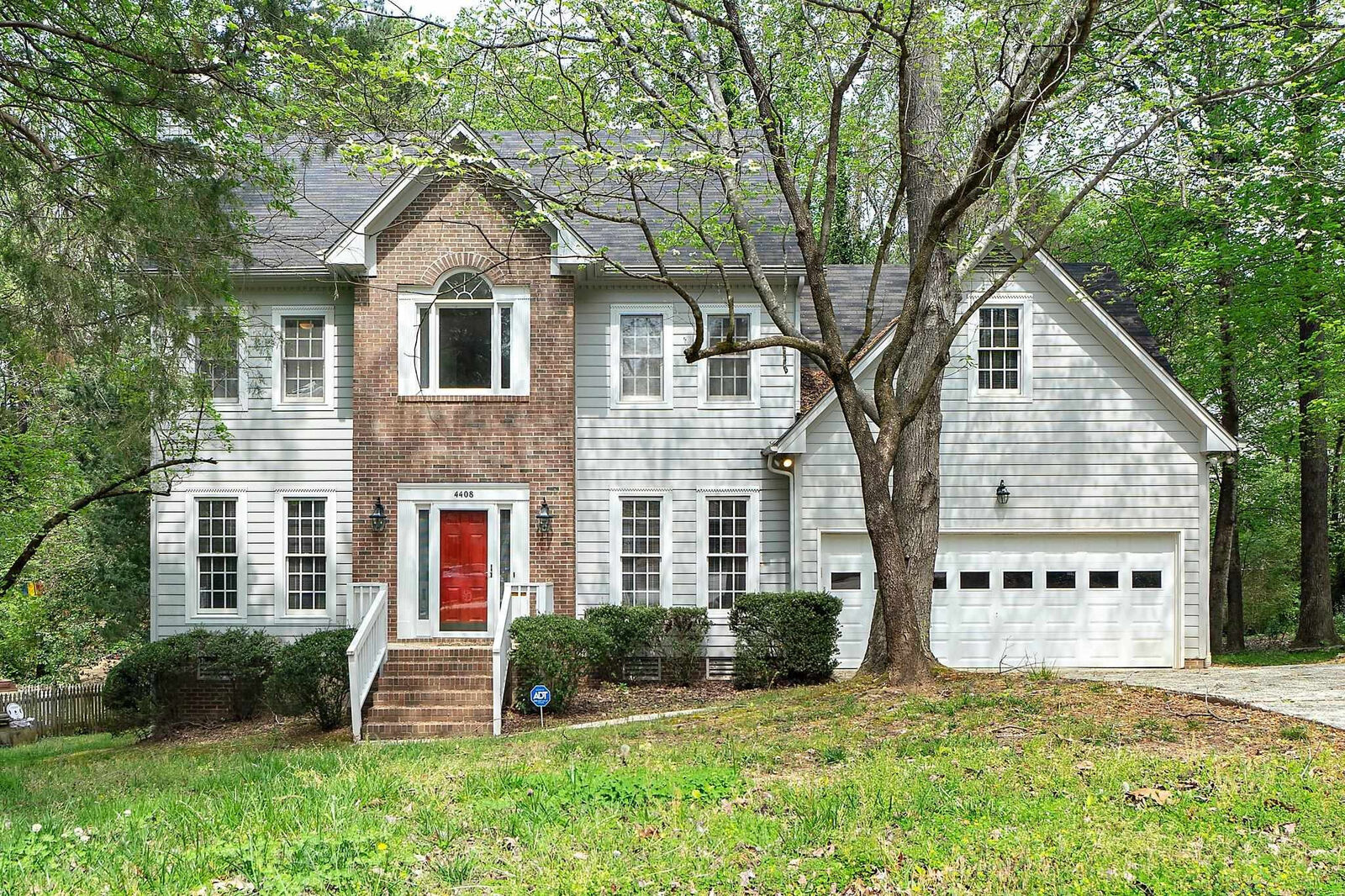 Property Photo: 4408 Queenstown Court NC 27612