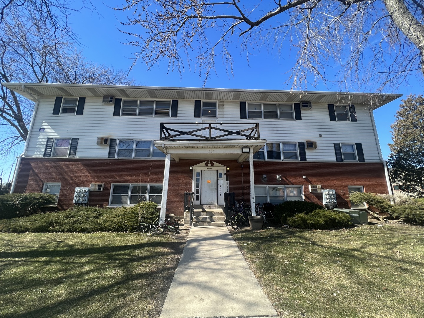 Property Photo:  1025 N Farnsworth Avenue B  IL 60505 