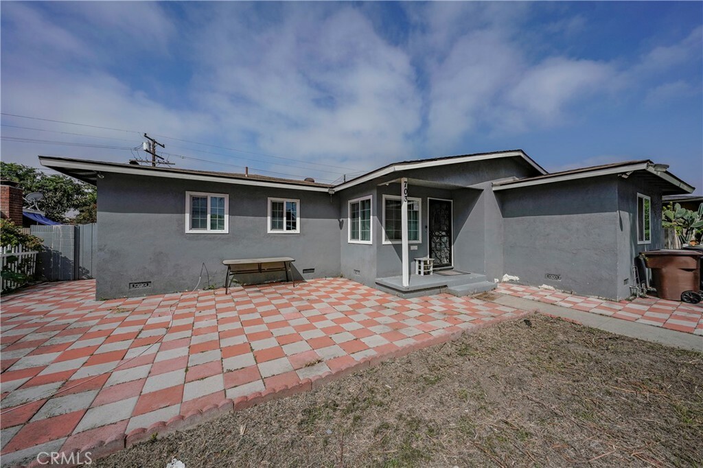 Property Photo:  703 S Ohio Street  CA 92805 