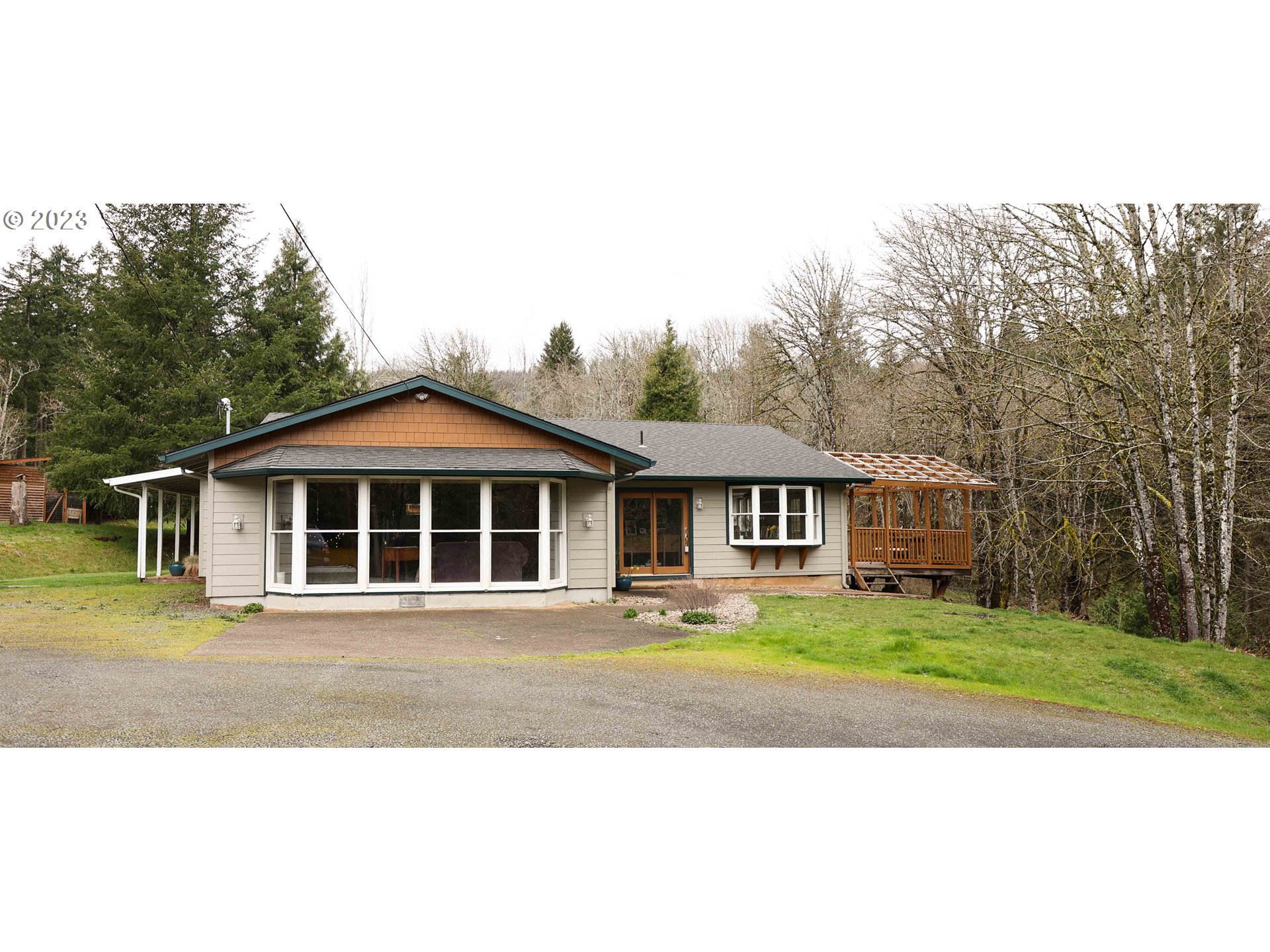 Property Photo: 44155 McKenzie Hwy OR 97489