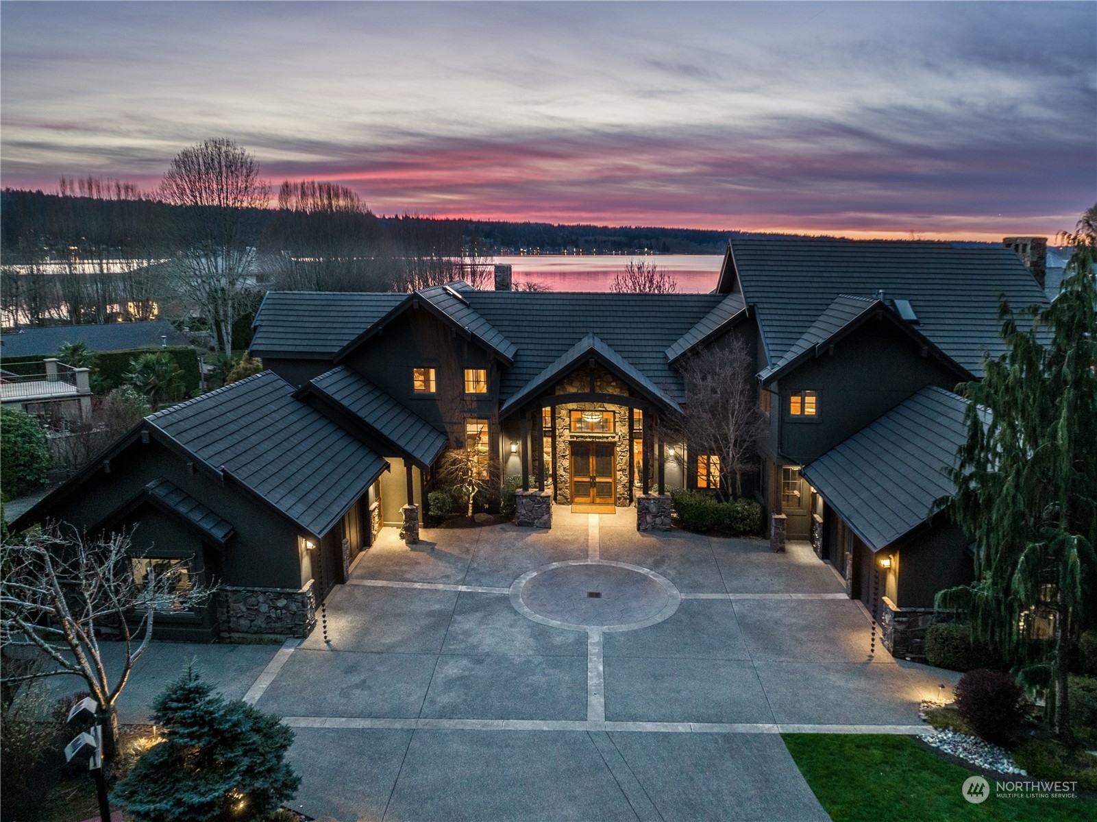 Property Photo: 3607 E Lake Sammamish Shore Lane NE WA 98074