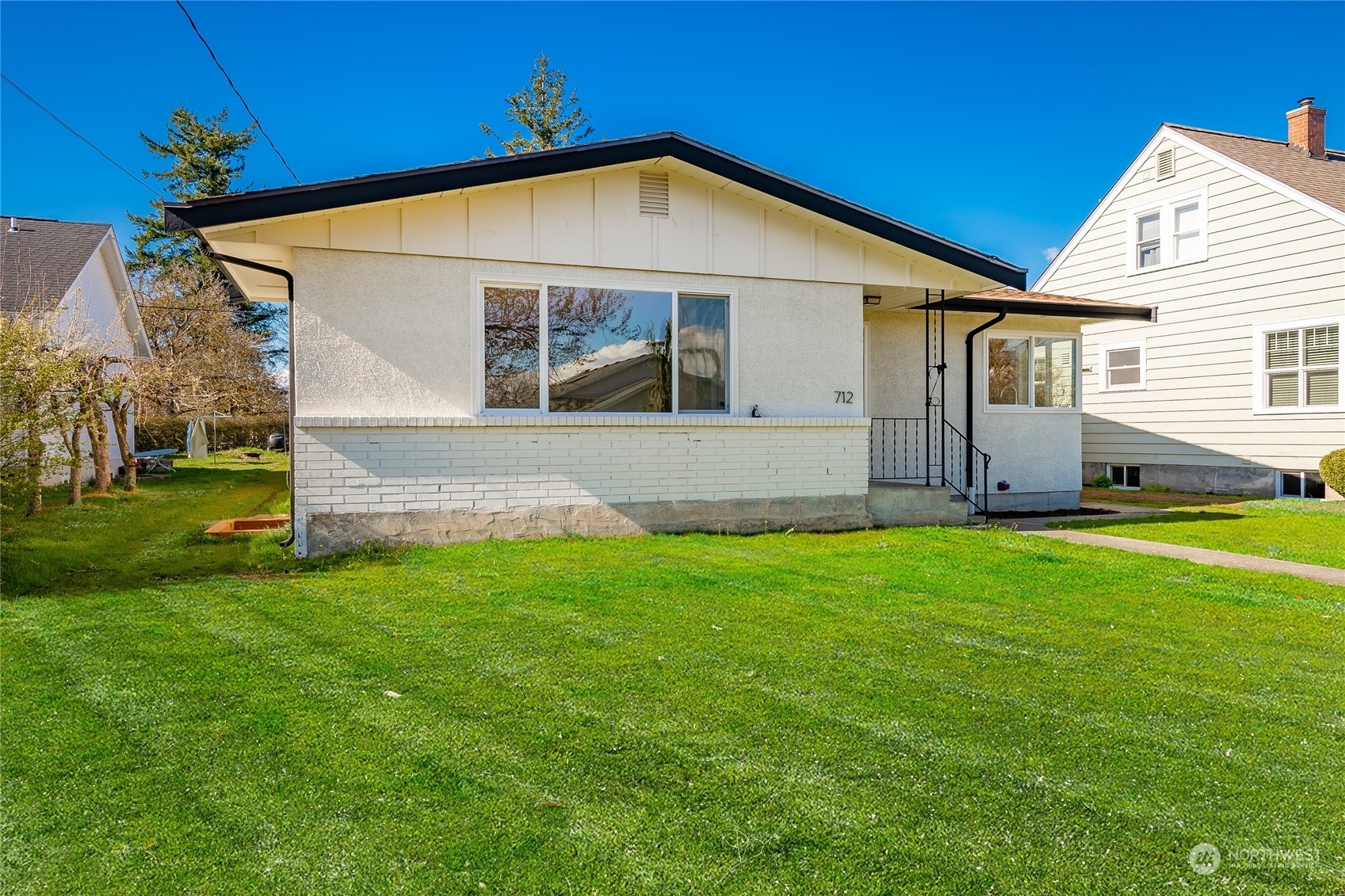 Property Photo:  712 Liberty Street  WA 98264 