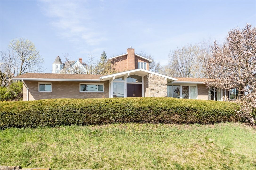 Property Photo:  300 Wyoming Street  PA 15211 