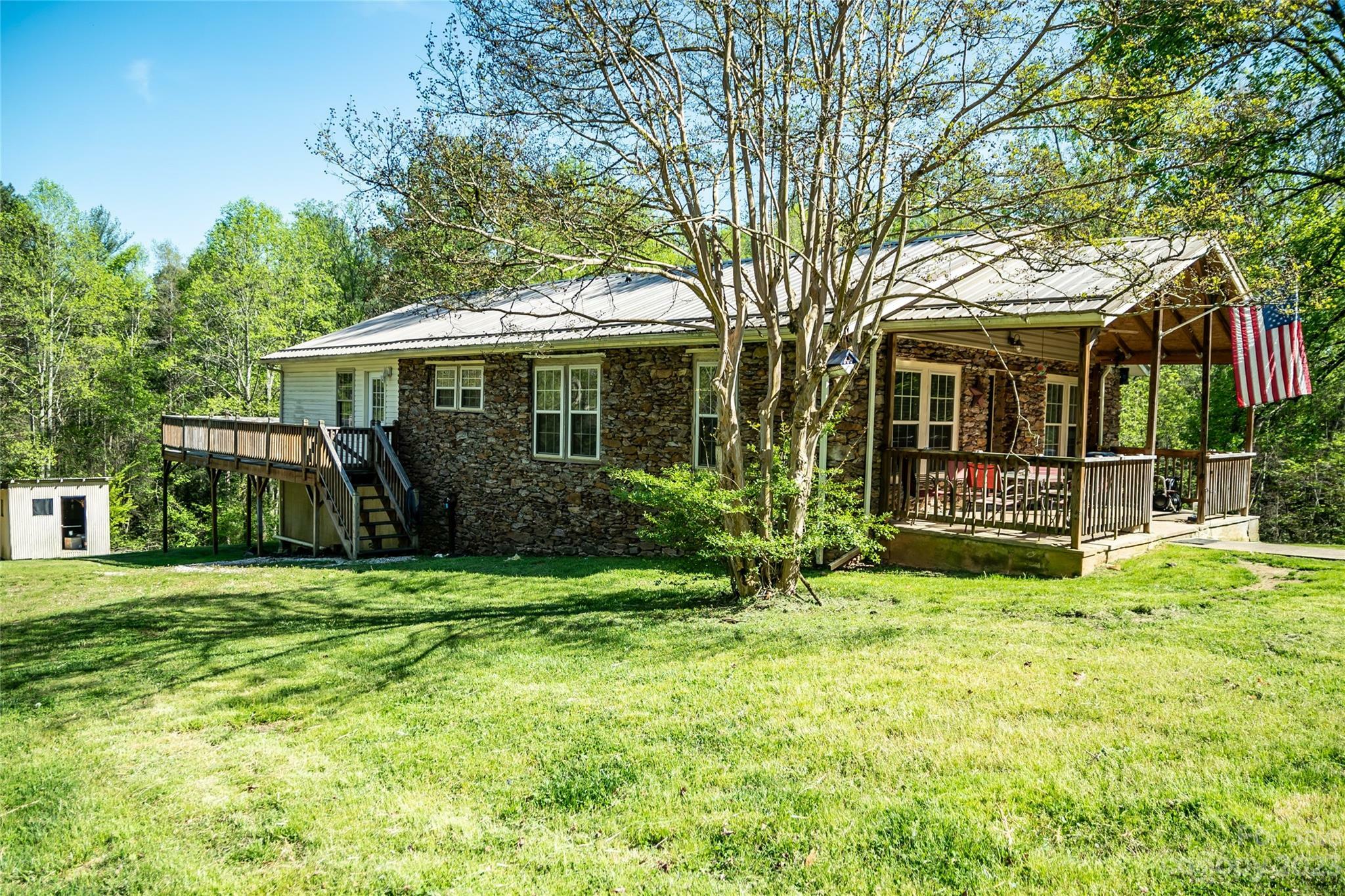 Property Photo: 190 Crump Street NC 28612