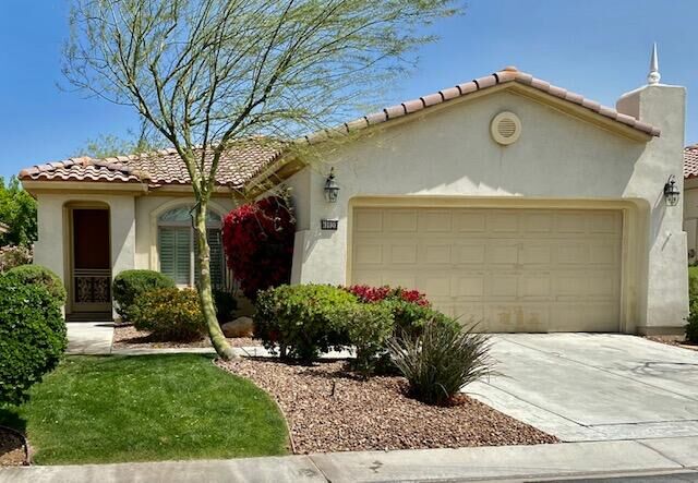 Property Photo:  40920 Calle Santa Cruz  CA 92203 