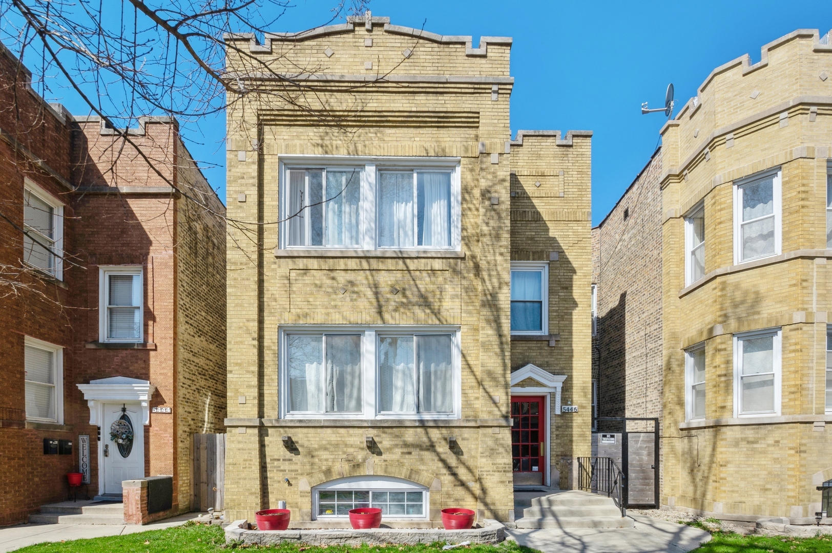 Property Photo: 5446 N Spaulding Avenue 1 IL 60625
