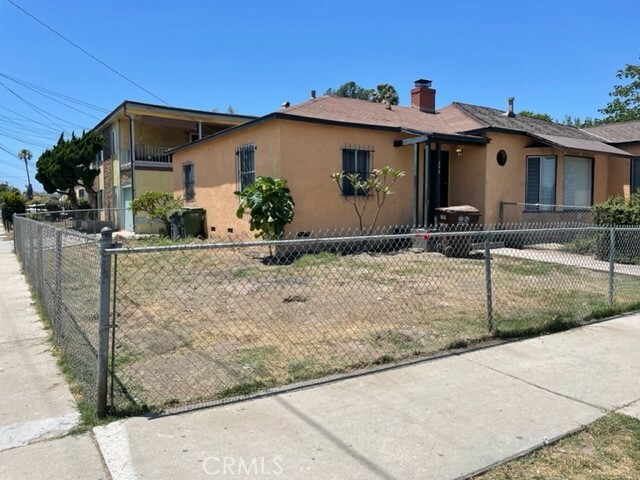 Property Photo:  519 S Tamarind Avenue  CA 90220 