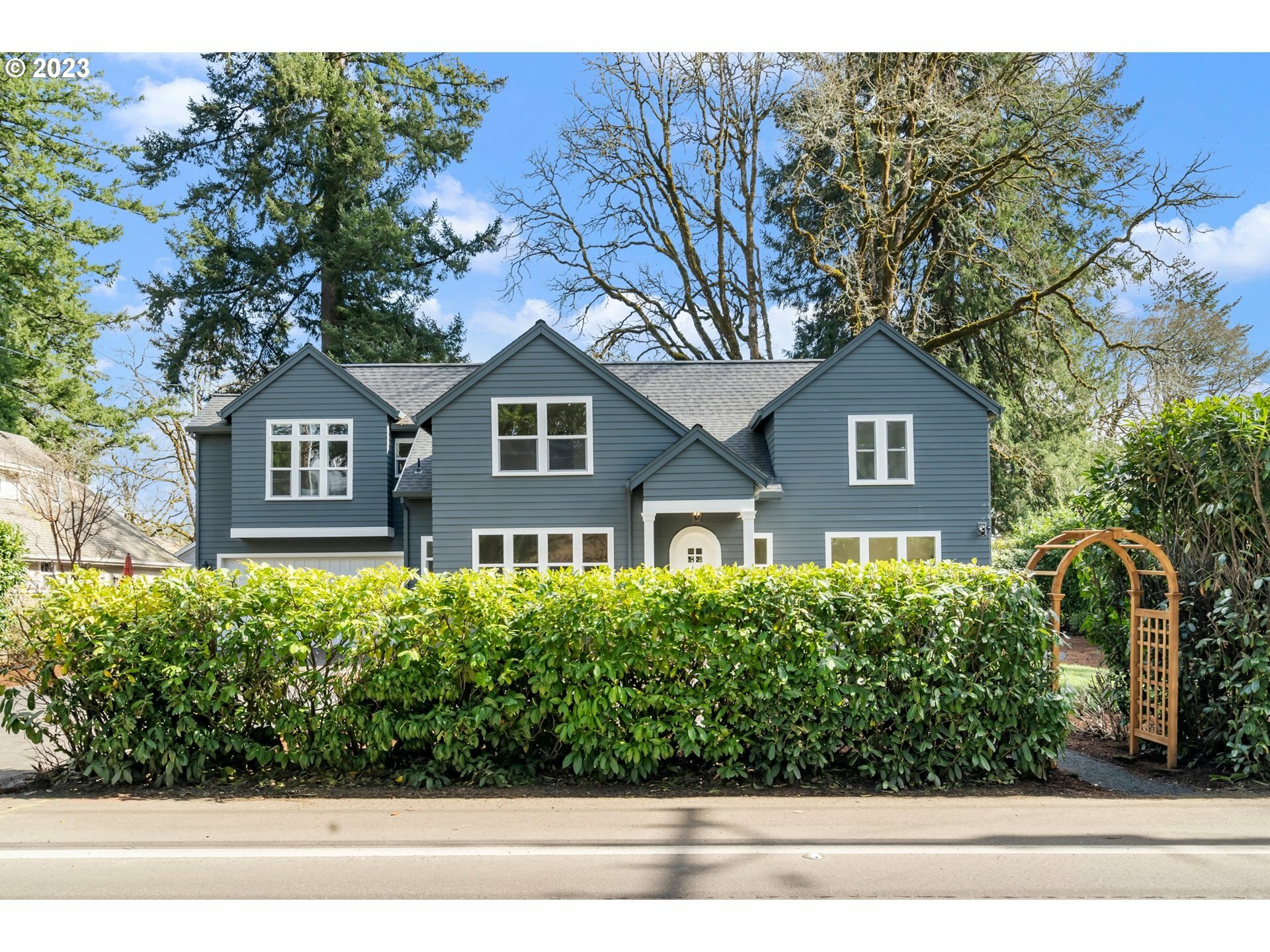 Property Photo: 3600 Upper Dr OR 97035