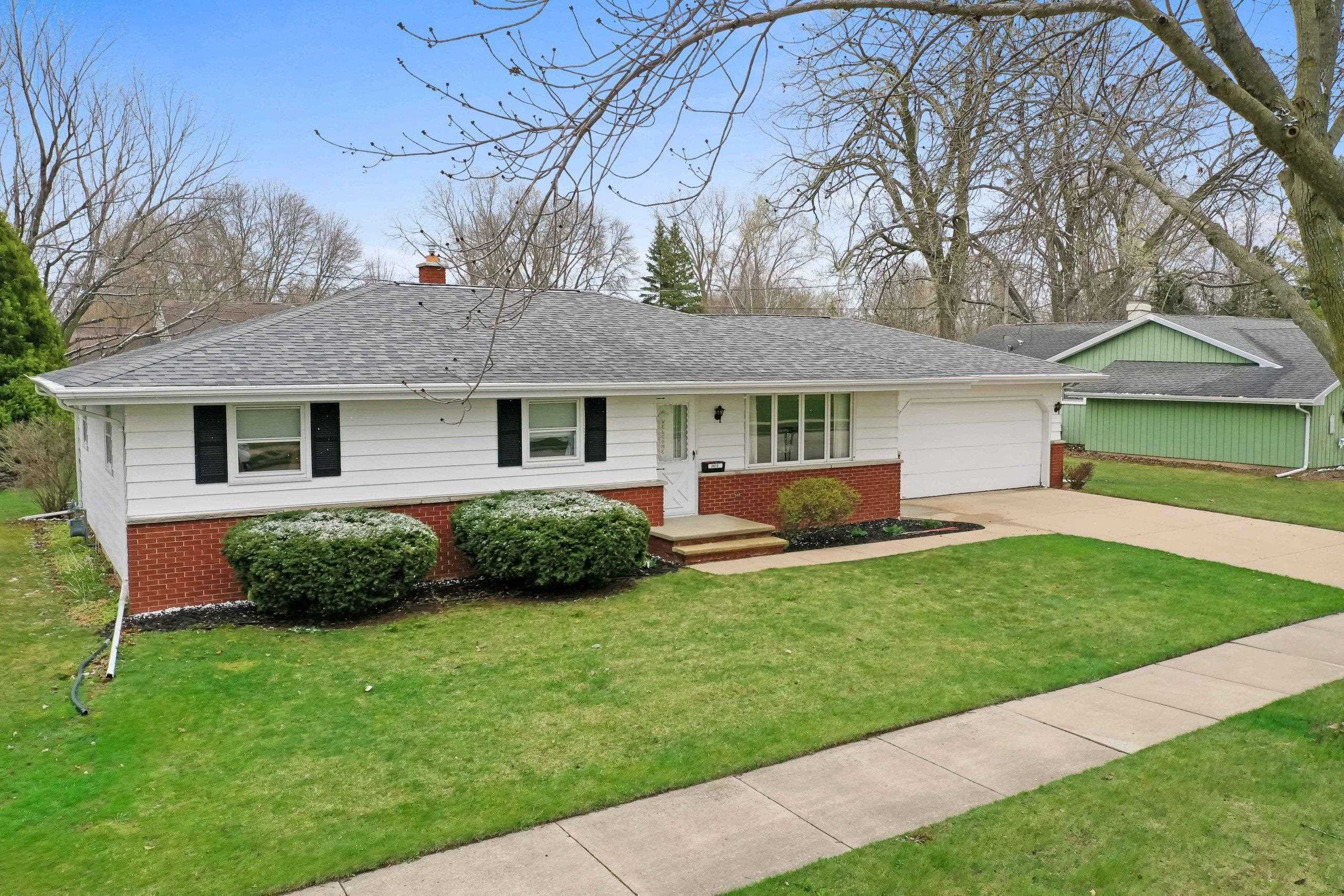 Property Photo:  2612 S Berry Drive  WI 54915-2527 