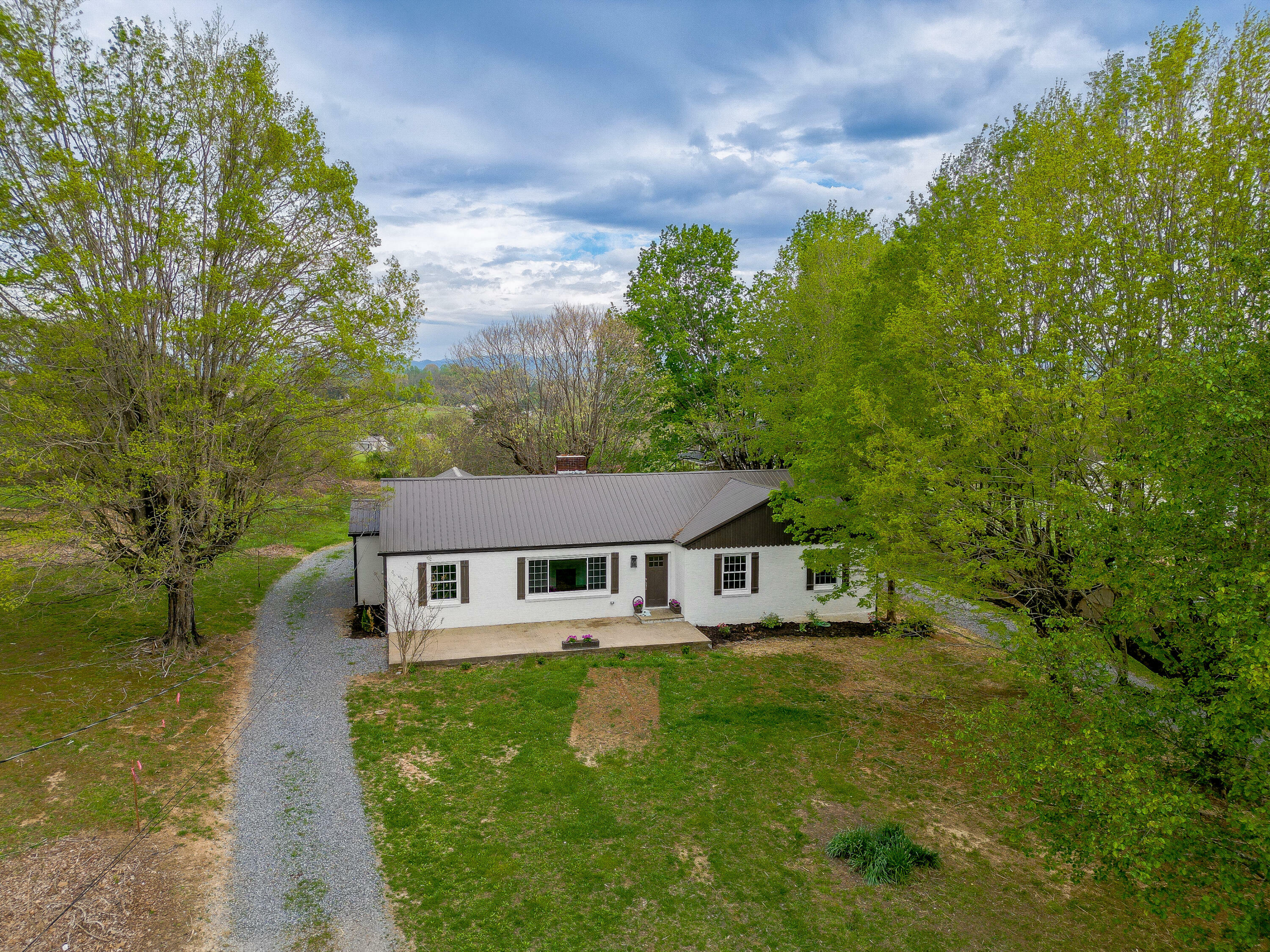 Property Photo: 1511 Old State Route 34 TN 37690